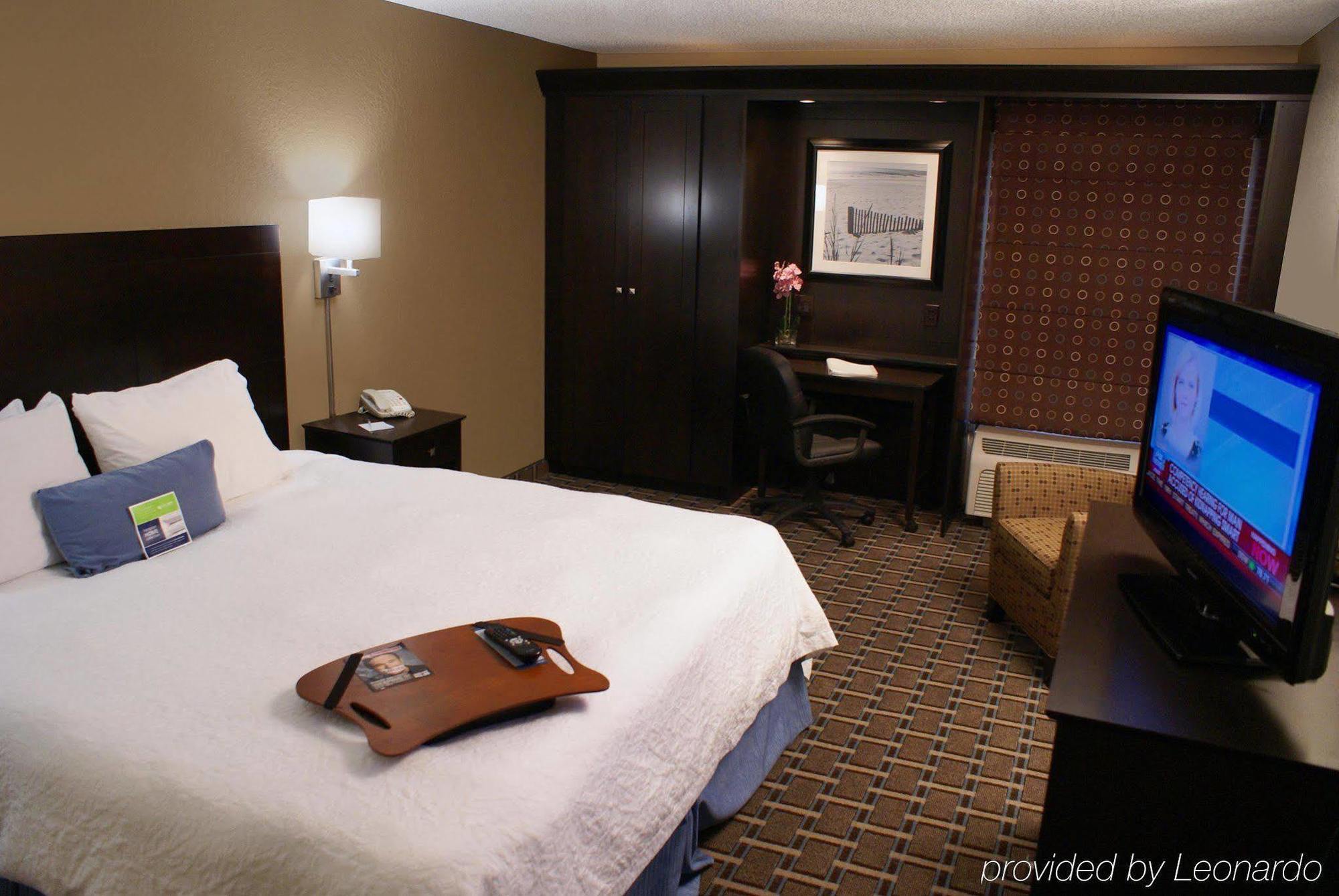 Brandon Center Hotel Tampa Room photo